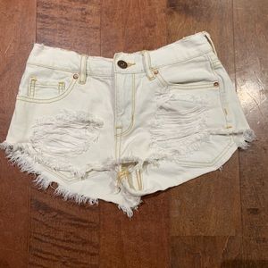 Light wash high waisted distressed shorts